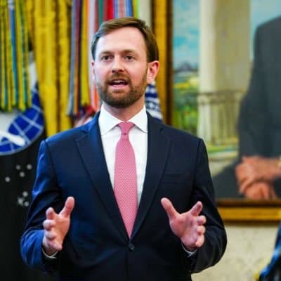 El presidente de la FTC envía cartas de advertencia a Visa, Mastercard, Stripe y PayPal por sus prácticas de "desbancarización".